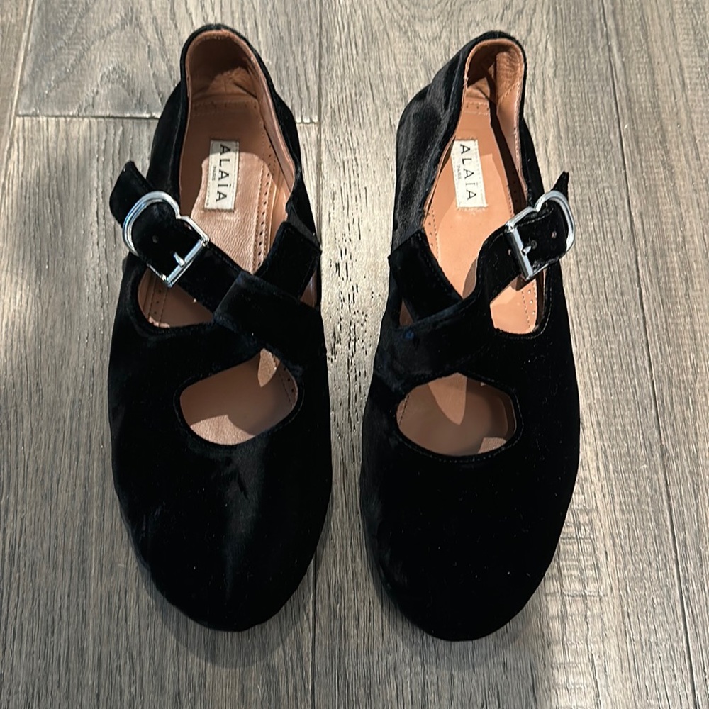 Alaia velvet crisscross velvet flats